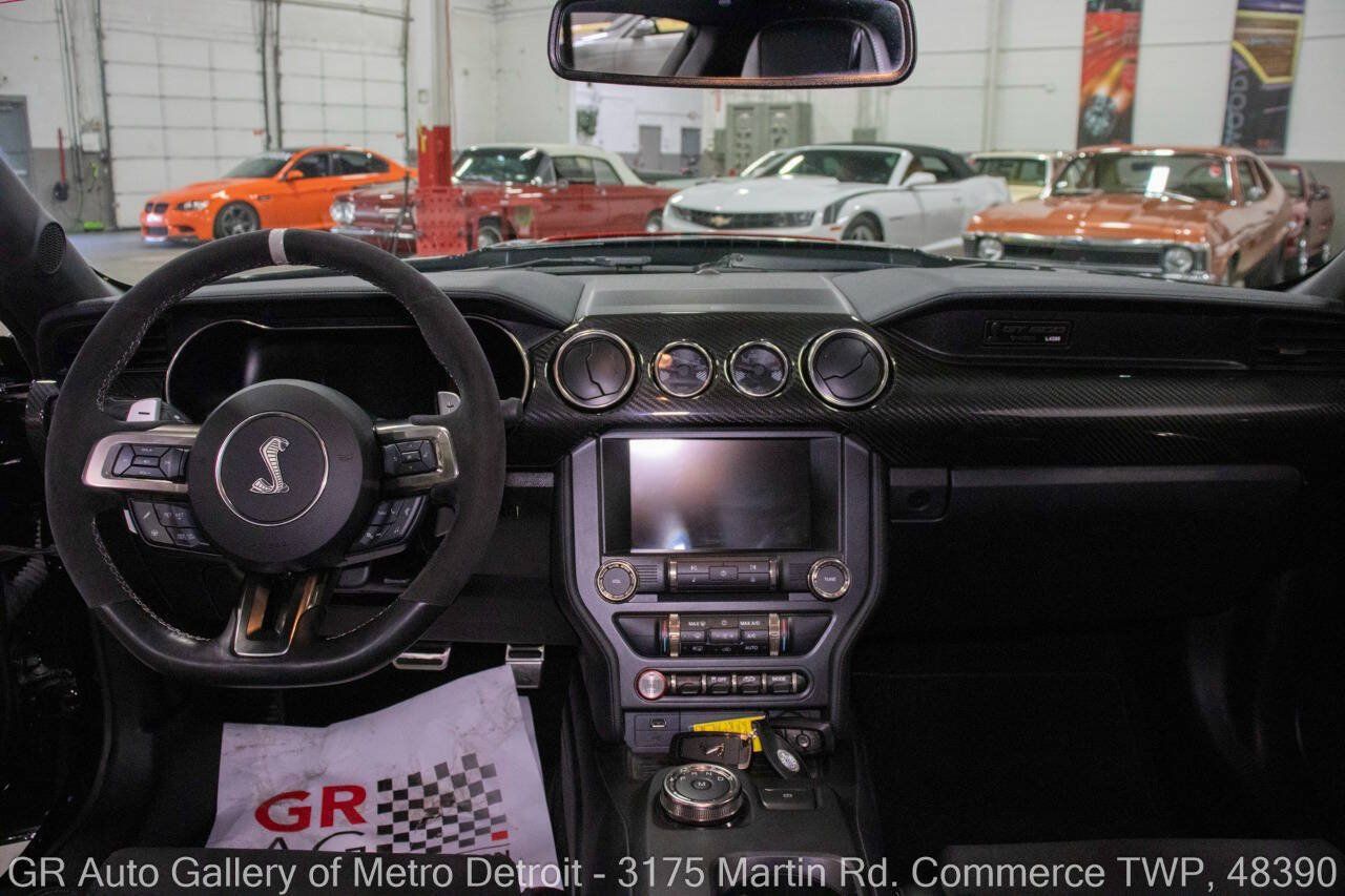 Used 2020 Ford Mustang Shelby GT500 w/ Carbon Fiber Track Pack RWD image 16