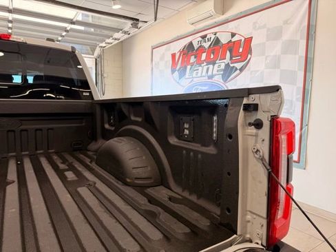 Used 2025 Ford F350 Lariat w/ Lariat Ultimate Package AWD/4WD image 10