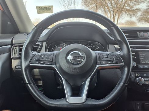 Used 2017 Nissan Rogue SV image 19