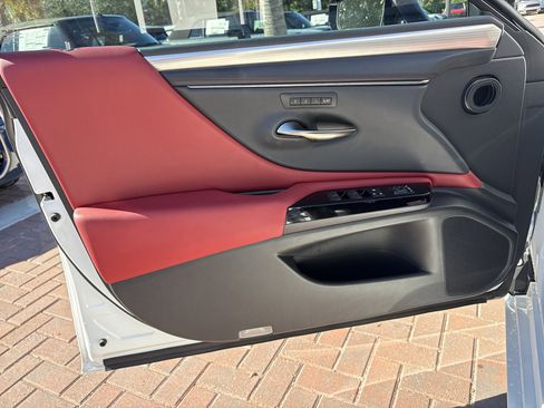 Used 2023 Lexus ES 300h F Sport image 14