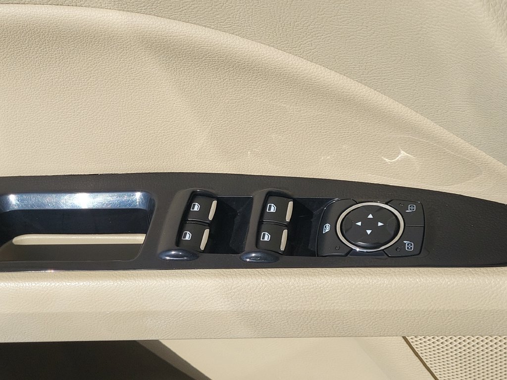 Used 2013 Ford Fusion SE FWD image 11