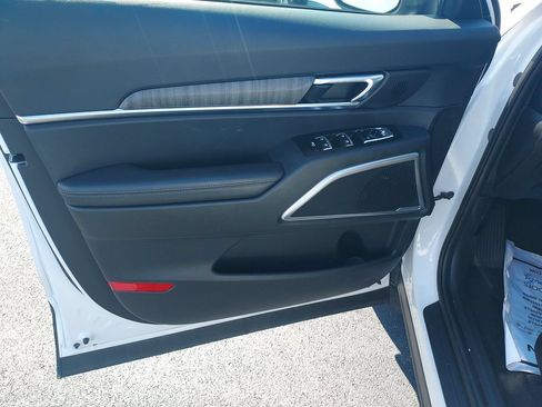 Certified 2025 Kia Telluride EX w/ EX Captain's Chair Package AWD/4WD image 12