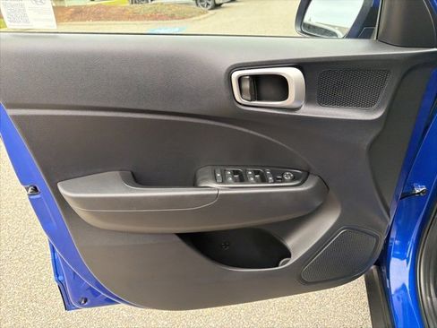 Used 2025 Hyundai Venue SE image 13