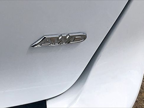 Used 2023 Chrysler Pacifica Touring-L AWD/4WD image 7