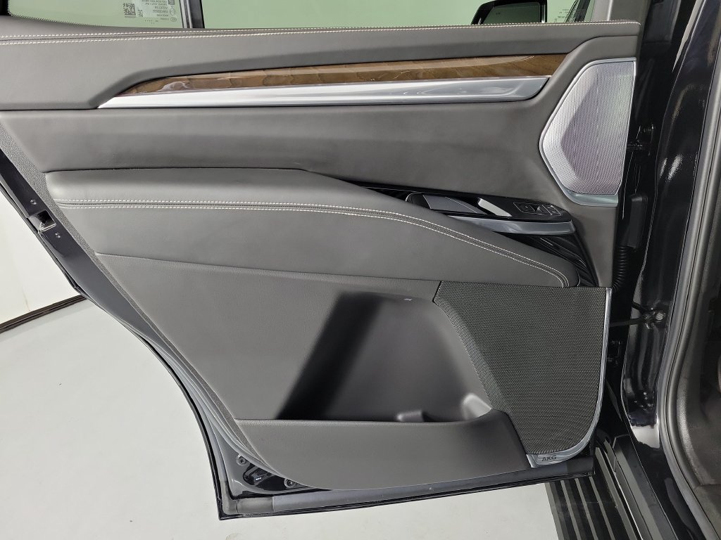 Used 2025 Cadillac Escalade Sport Platinum AWD/4WD image 15