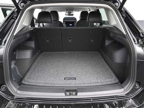 New 2026 Volkswagen Tiguan SE image 12