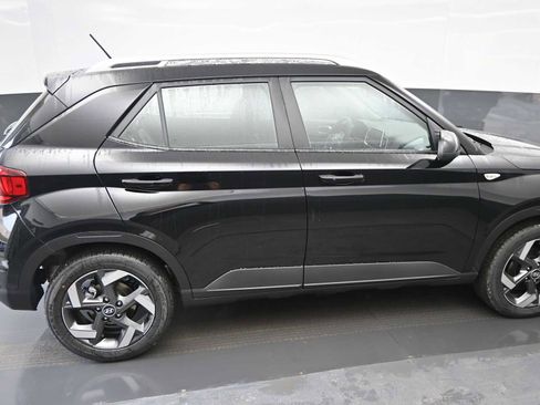 New 2026 Hyundai Venue SEL FWD image 10