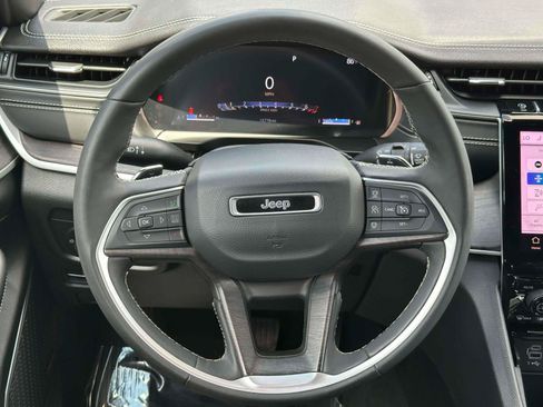 Used 2024 Jeep Grand Cherokee Limited w/ Black Appearance Package AWD/4WD image 12