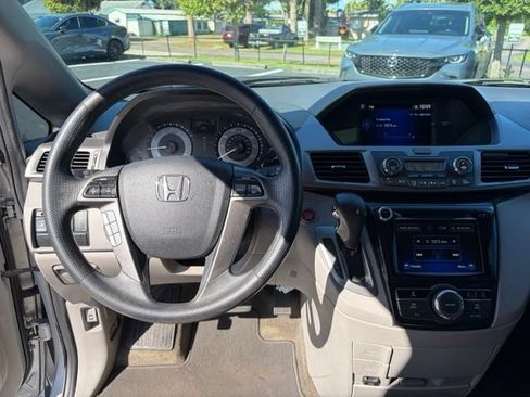 Used 2015 Honda Odyssey EX image 16