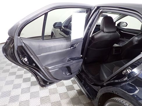 Used 2019 Toyota Camry SE FWD image 31