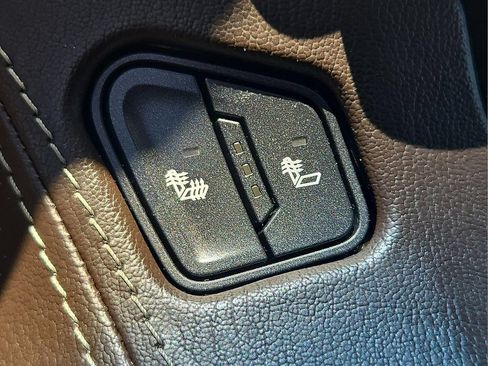 Used 2018 Chevrolet Tahoe LT AWD/4WD image 26