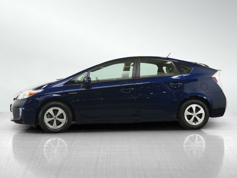 Used 2014 Toyota Prius Two FWD image 2