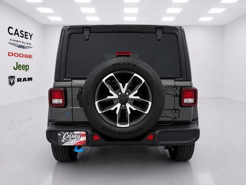 Used 2024 Jeep Wrangler Unlimited w/ Convenience Group AWD/4WD image 9