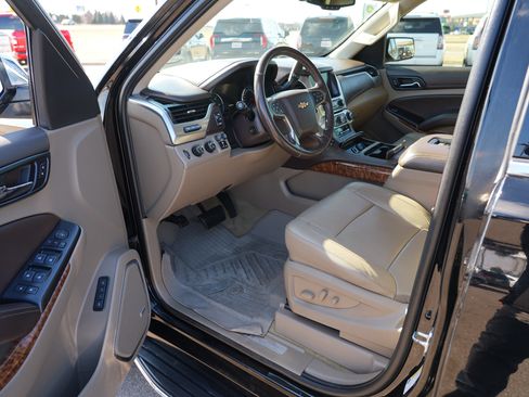 Used 2017 Chevrolet Suburban Premier image 13