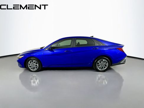Certified 2024 Hyundai Elantra SEL FWD image 6