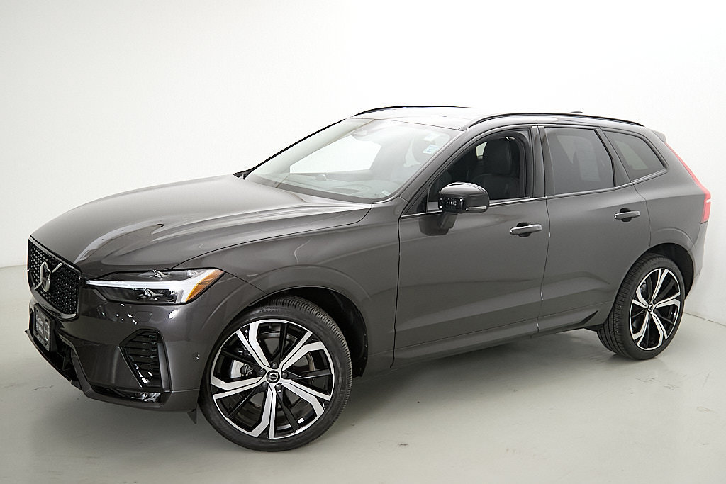 Certified 2024 Volvo XC60 B5 Ultimate w/ Climate Package AWD/4WD image 4