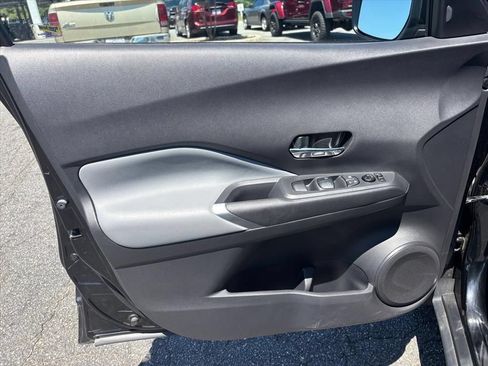Used 2023 Nissan Kicks SR w/ SR Premium Package FWD image 9