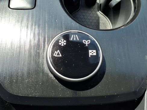 Used 2024 Nissan Rogue S AWD/4WD image 15