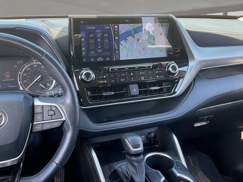 Used 2022 Toyota Highlander Platinum AWD/4WD image 9
