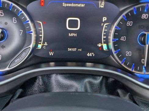 Used 2024 Chrysler Pacifica Touring-L image 14