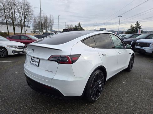 Used 2023 Tesla Model Y Performance image 5