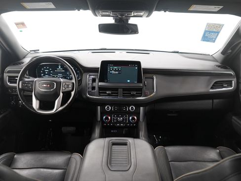 Used 2022 GMC Yukon XL SLT w/ SLT Luxury Package image 15