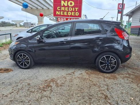 Used 2015 Ford Fiesta SE w/ Equipment Group 201A FWD image 4