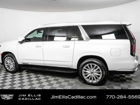 Used 2022 Cadillac Escalade ESV Premium Luxury image 2