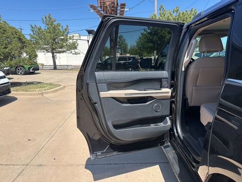 Used 2024 Ford Expedition Max Limited image 10