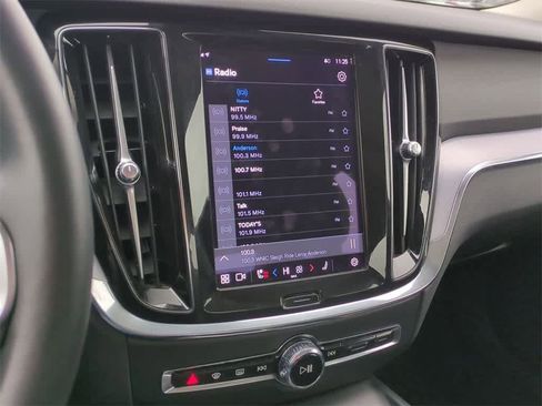 Used 2024 Volvo S60 B5 Core image 28