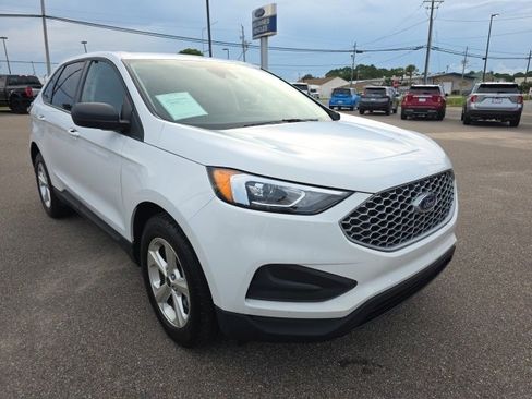 Used 2024 Ford Edge SE image 2