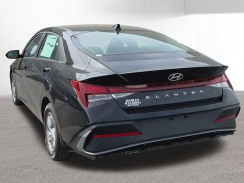 New 2026 Hyundai Elantra SE FWD image 8