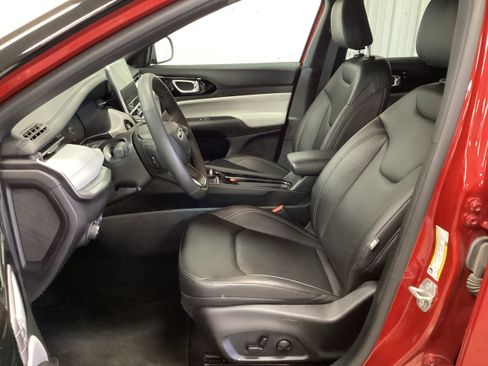 Used 2025 Jeep Compass Limited AWD/4WD image 14