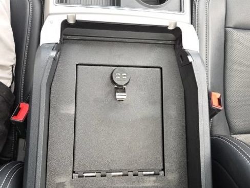 Used 2022 Ford F350 Lariat w/ Tremor Off-Road Package AWD/4WD image 29