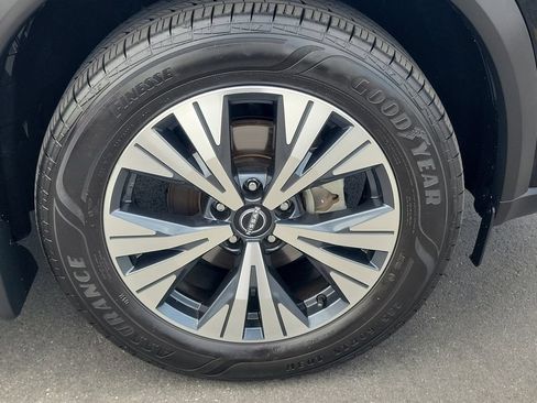 Used 2023 Nissan Rogue SV FWD image 7