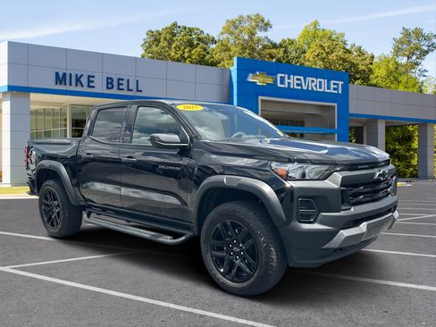 Used 2025 Chevrolet Colorado Trail Boss AWD/4WD image 1