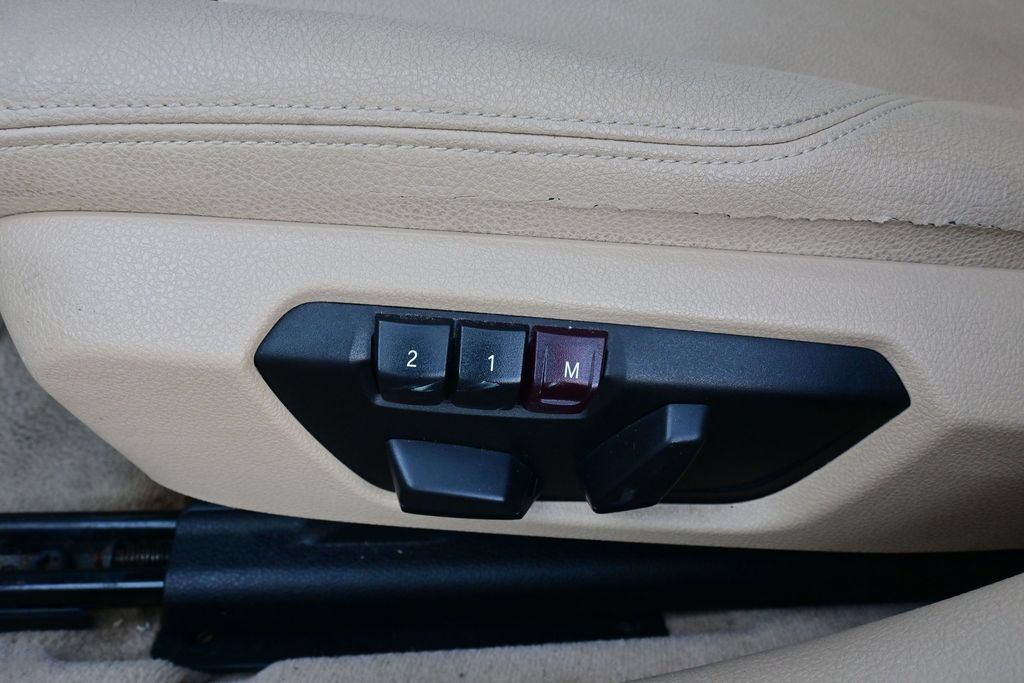 Used 2013 BMW 328i xDrive Sedan AWD/4WD image 12