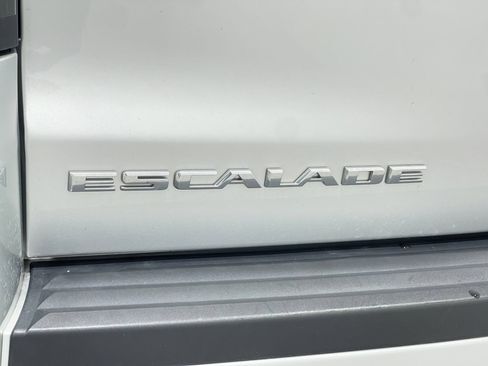 Used 2020 Cadillac Escalade Luxury w/ LPO, Radiant Package AWD/4WD image 41