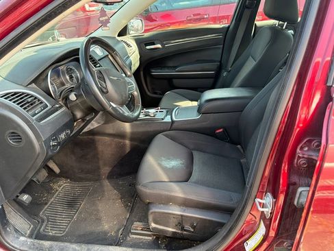Used 2018 Chrysler 300 Touring w/ Chrome Appearance Package RWD image 5