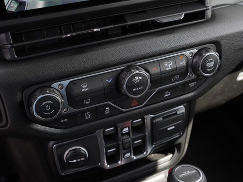 New 2026 Jeep Gladiator Sport AWD/4WD image 15