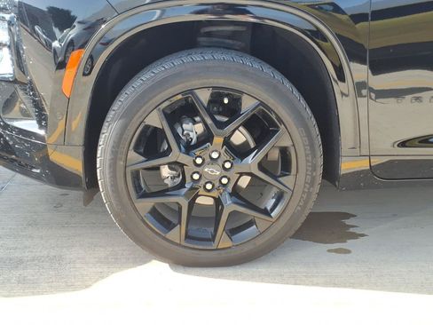 Used 2024 Chevrolet Traverse RS w/ LPO, Floor Liner Package FWD image 2