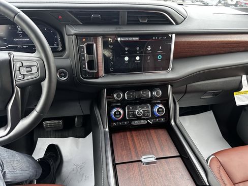 Used 2024 GMC Yukon XL Denali Ultimate image 10