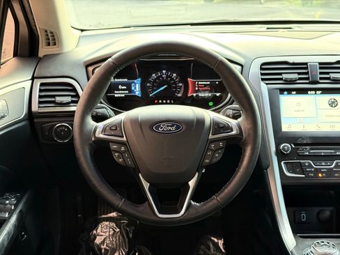 Used 2018 Ford Fusion SE w/ Equipment Group 602A FWD image 25