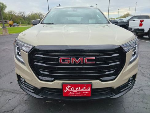 Used 2023 GMC Terrain SLT w/ Tech Package AWD/4WD image 8