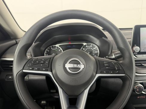 Used 2025 Nissan Altima 2.5 SV image 21