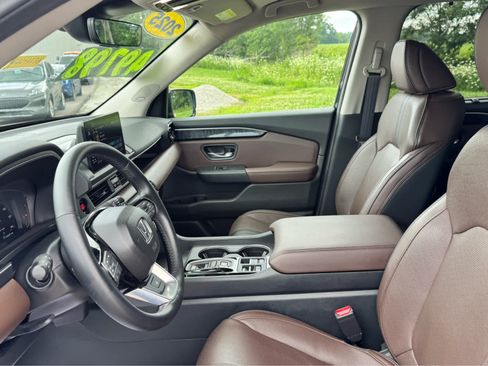 Used 2025 Honda Pilot Elite image 23