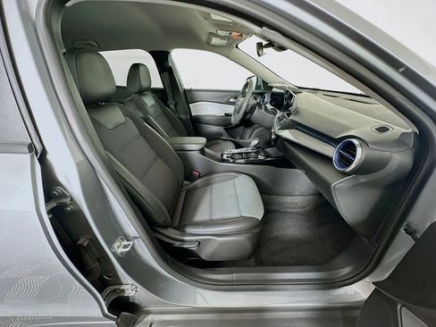 Used 2025 Chevrolet Trax LT image 28