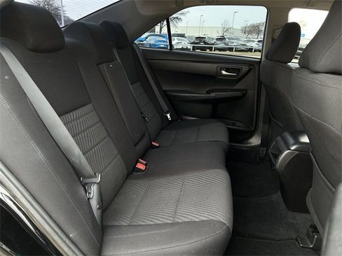 Used 2017 Toyota Camry image 28