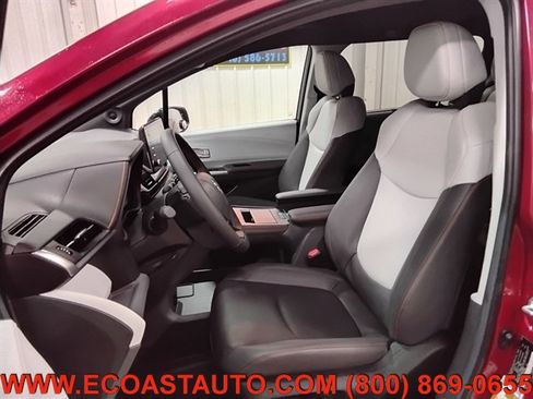 Used 2024 Toyota Sienna XSE w/ XSE Plus Package AWD/4WD image 10