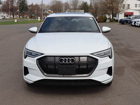 Used 2021 Audi e-tron Premium w/ Convenience Plus Package image 2